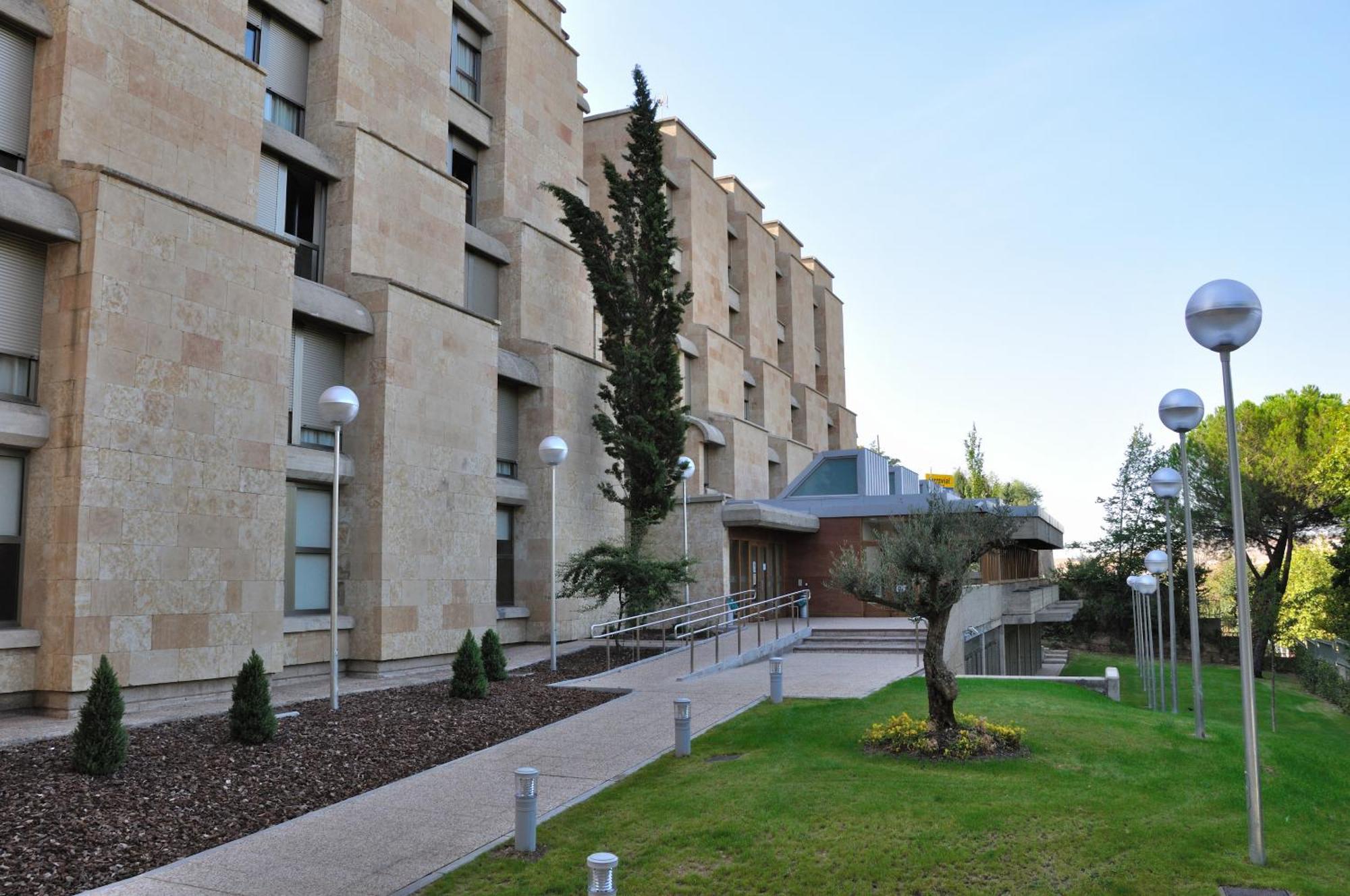 Residencia Universitaria Resa Hernan Cortes サラマンカ エクステリア 写真